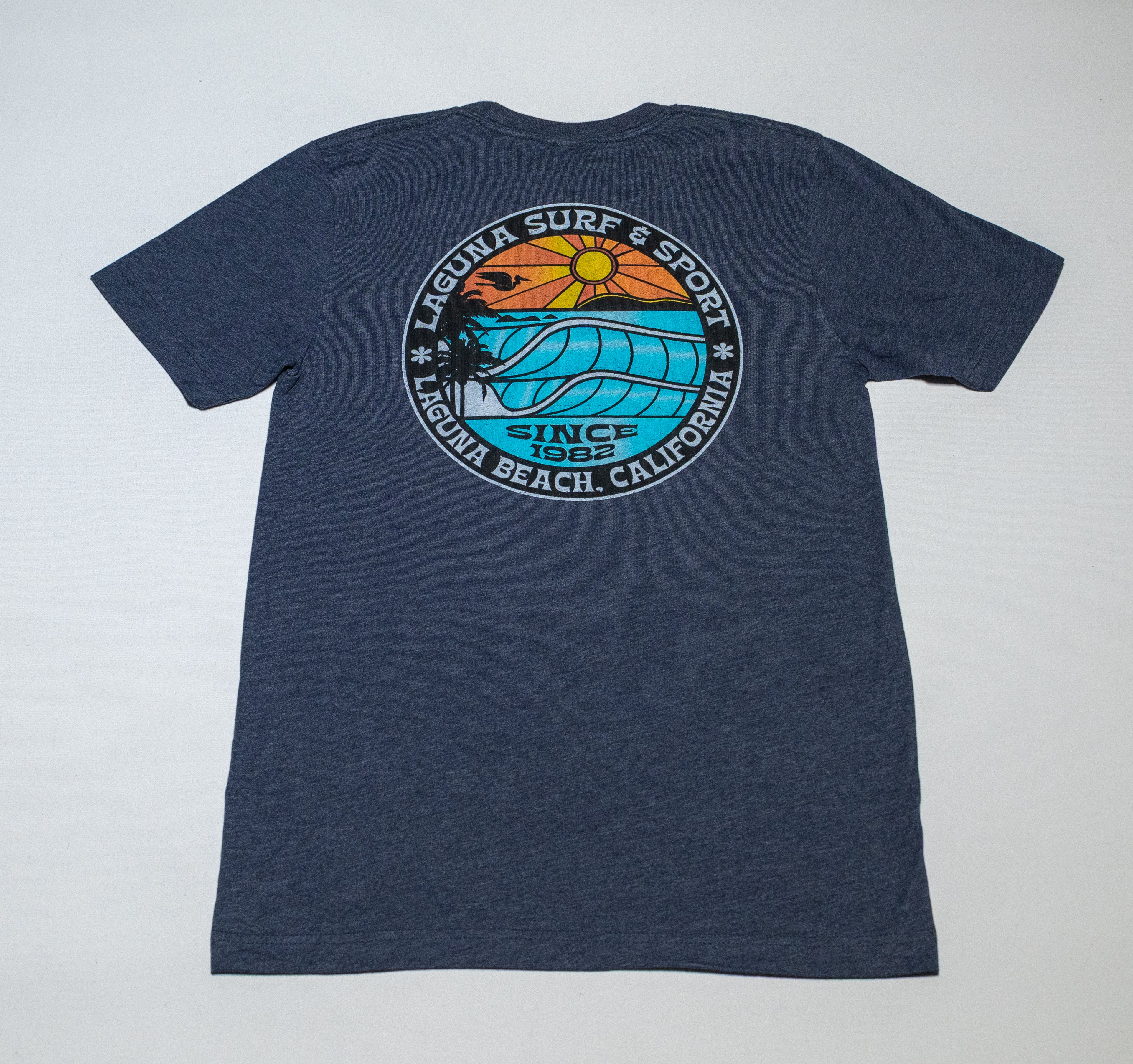 Sth. Shore T-shirt à col rond en coton imprimé graphique vintage pour homme « Surfer Van », Bleu mer profond, L Sth. Shore T-shirt à col rond en coton imprimé graphique vintage pour homme « Surfer Van », Bleu mer profond, L